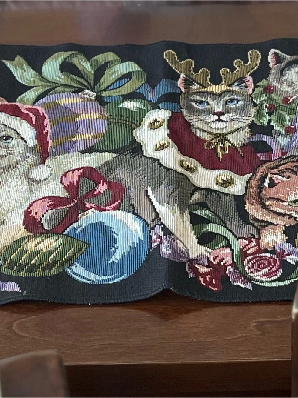 Cats & Kittens Christmas Tapestry Table Runner w/Tassels 52